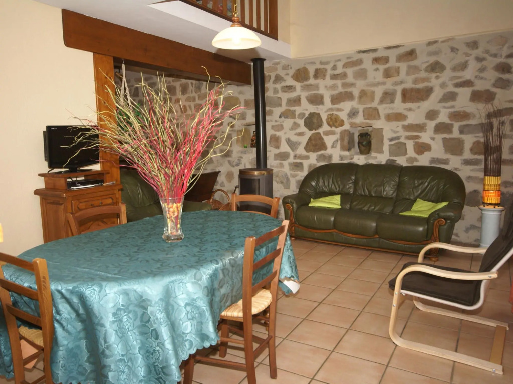 Cozy Family Home in Saint-pons