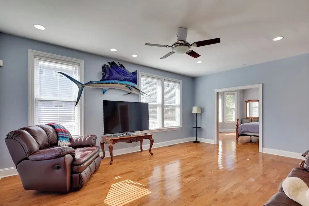 2nd-floor Unit w/ Deck! 1 Mi to Carolina Beach