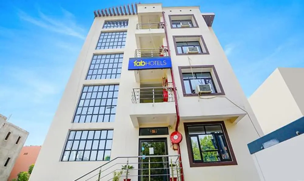 Lily Grand Hyderabad Gate by OYO Rooms