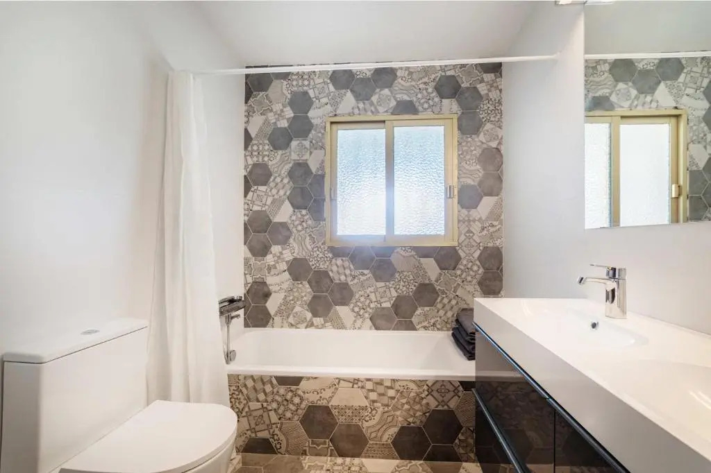 Villa Mimosa sleeps 8 with Heated Pool