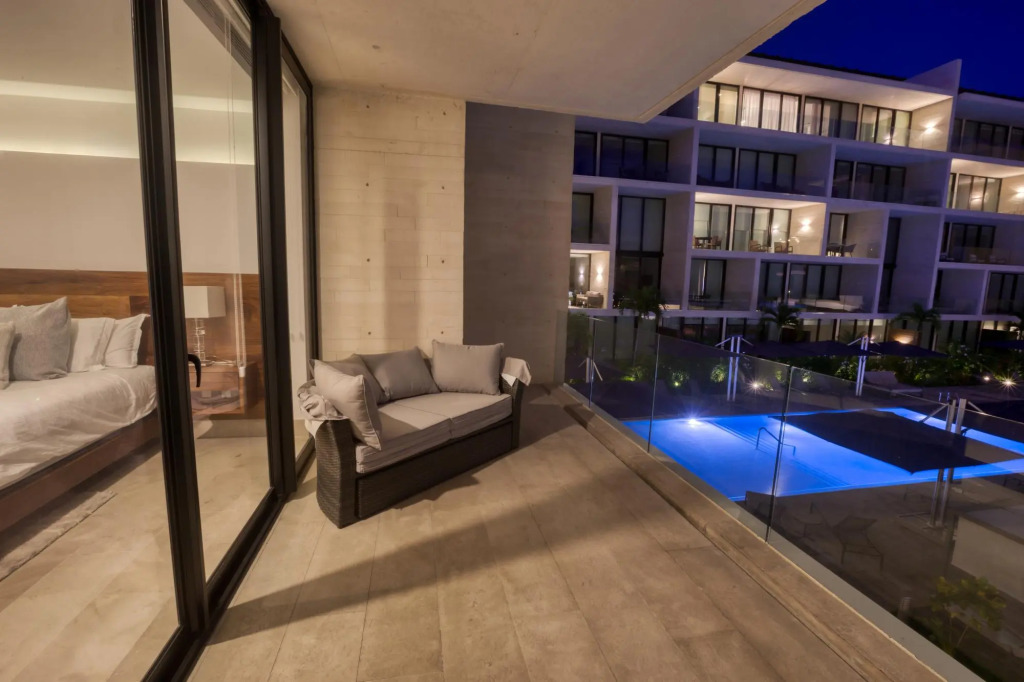 Stunning 3BR Apartment Best Location Near 5th Avenue The Beach Amazing Amenities