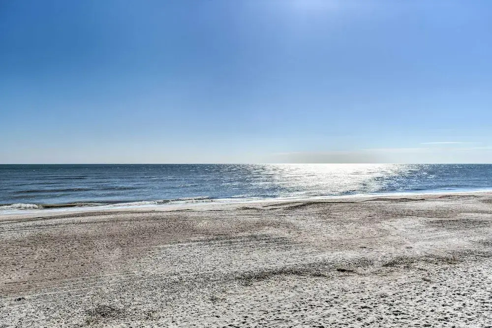 Fernandina Cottage w/ Deck + Direct Beach Access!