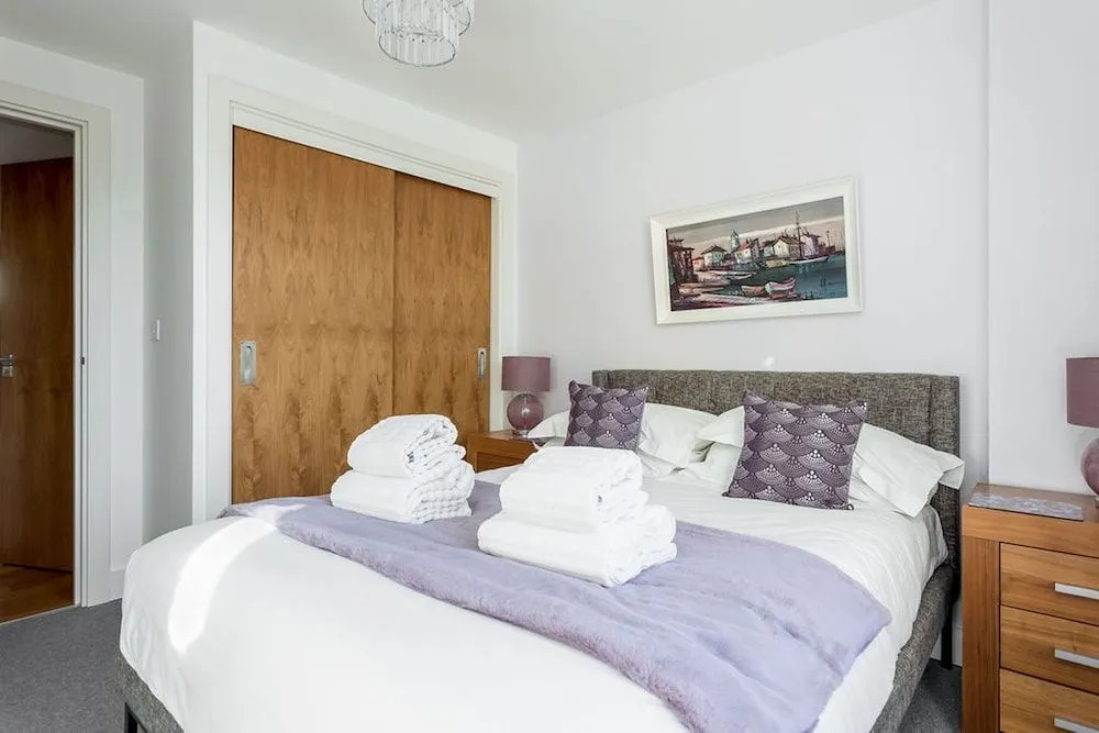 Sunnyside - Stylish Apartment Moments from Poole Quay