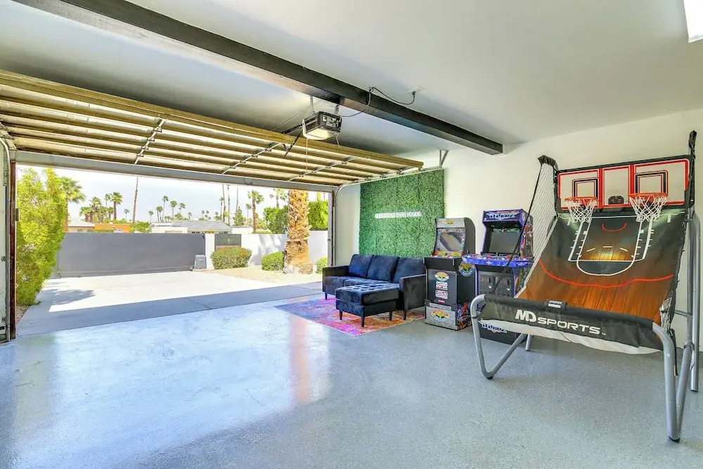 Mtn Views & Outdoor Oasis: Palm Springs Getaway