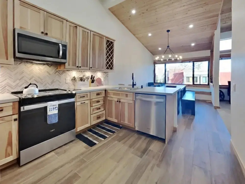 692 4 Bedroom Home