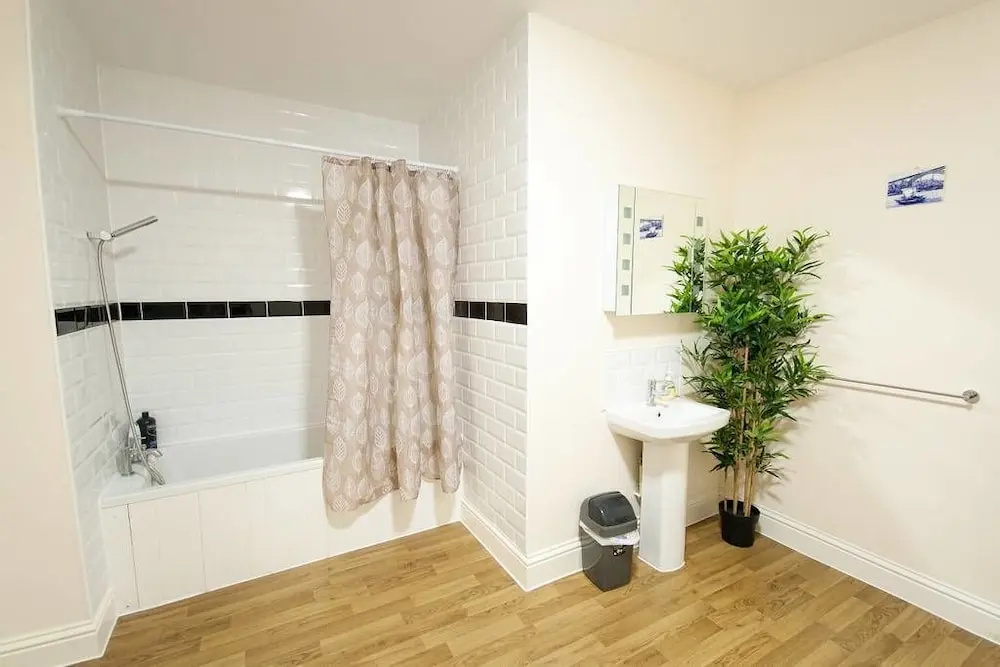 Ideally Located Spacious Bristol City Centre 3 Bed