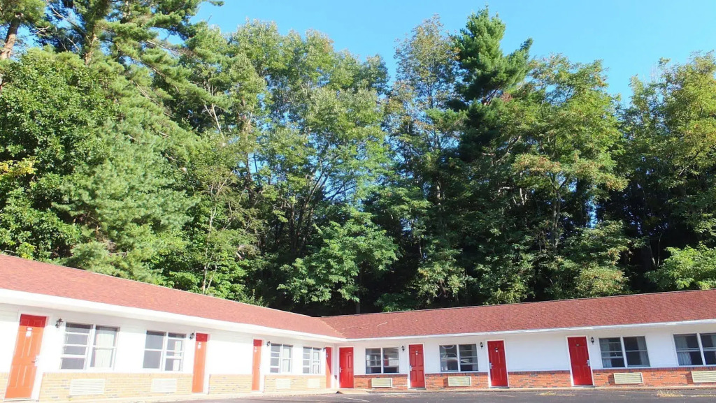 Economy Lodge 682 Main St Sturbridge