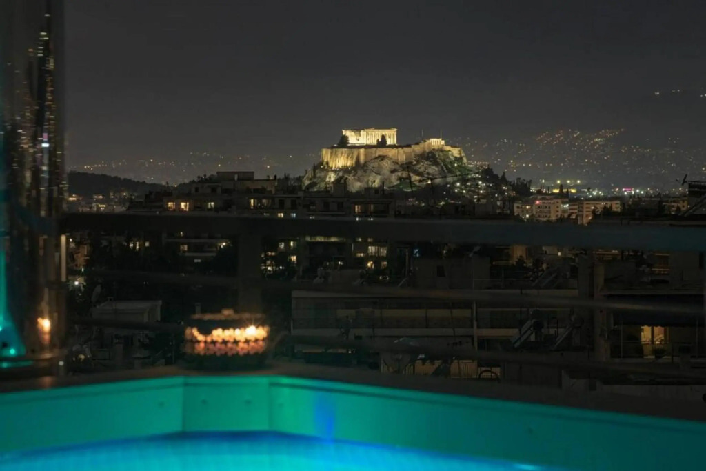 Pristine penthouse with Parthenon view by the pool