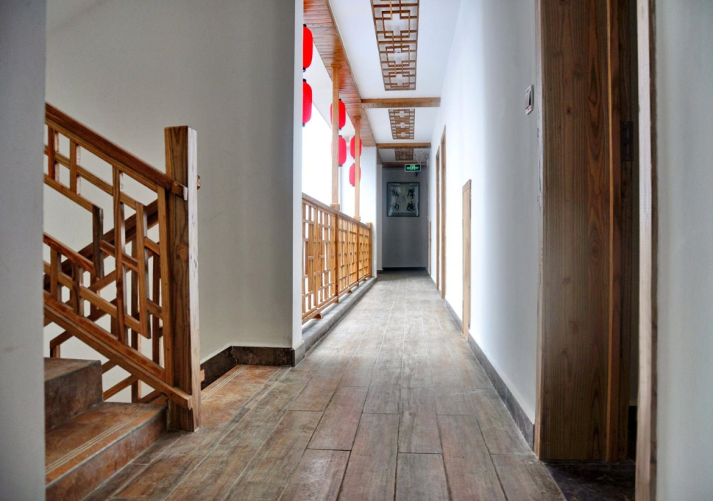 张家界集结号公馆 Zhangjiajie Jijiehao Inn Avator Mountin-National Park-East Gate, Meeting Friends-Common Area-Poor teble-COFFEE-BEER-Laundry-Party, FREE Breakfast, Book tickets in advance, Chinese Calligraphy&Tea&Kung Fu Course