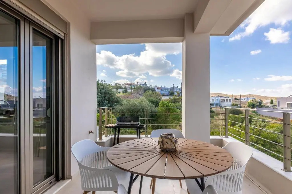 3 Bedroom Villa with Stunning Sea View & Private Parking