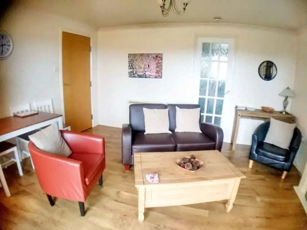 2 Bedroom Flat Near Holyrood Park Sleeps 4