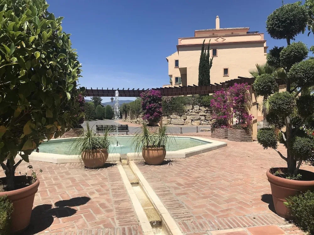 Apartment with Sea Views and Own Garden