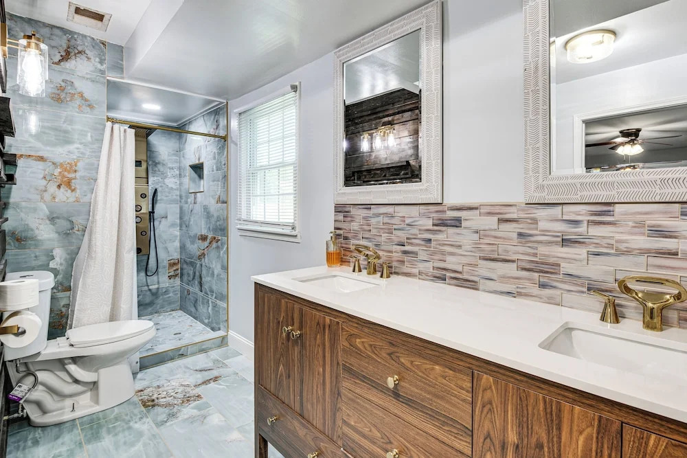 Spacious Home w/ Hot Tub, 14 Mi to Downtown Atl!