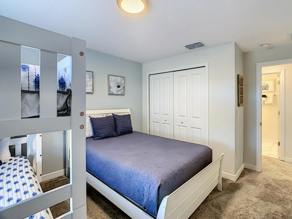 Stunning 4BR Townhouse with private pool and free resort amenities