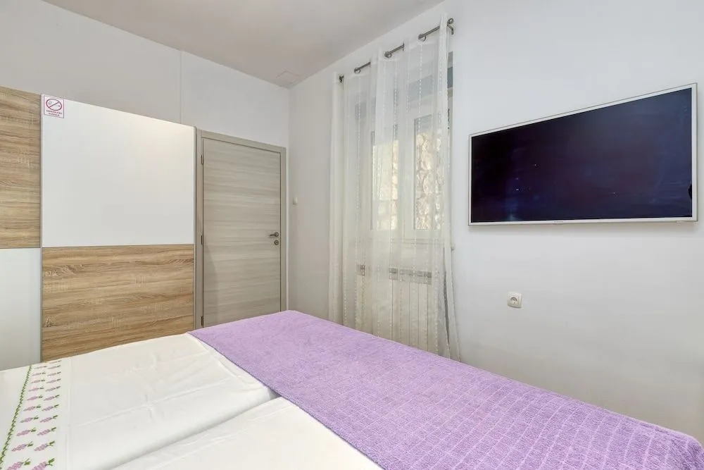 Pool And Garden Apartment Happy Sound