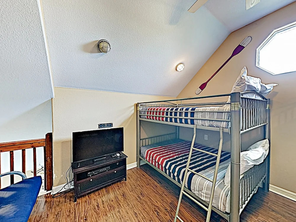 New Listing! Choice Family Getaway: Stroll To Sand 2 Bedroom Home