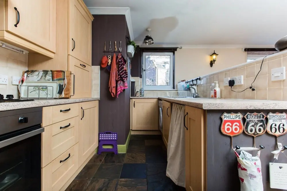 Charming 2BR Flat for 4 Overlooking Holyrood Park