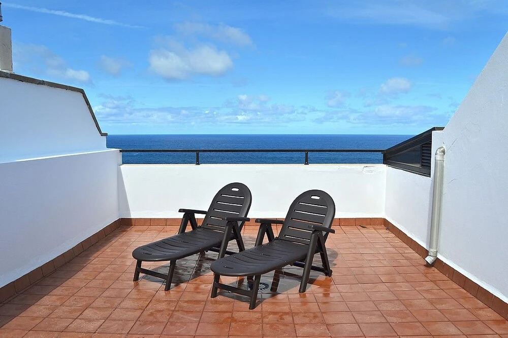 Window towards the Atlantic Ocean