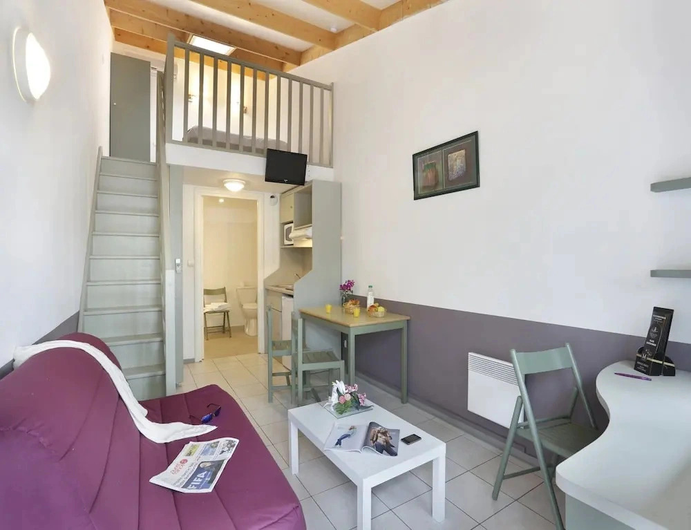 Large Mezzanine Stay for 6 in Merville