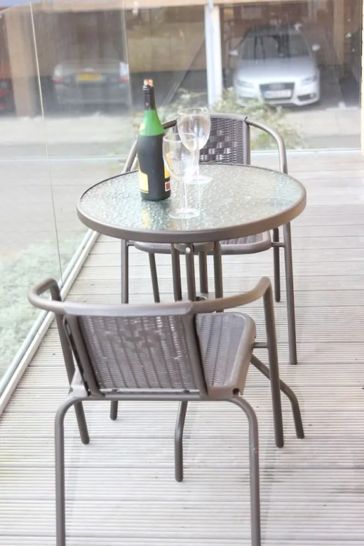 Large luxury 2 bed 2 bath-Pym Court