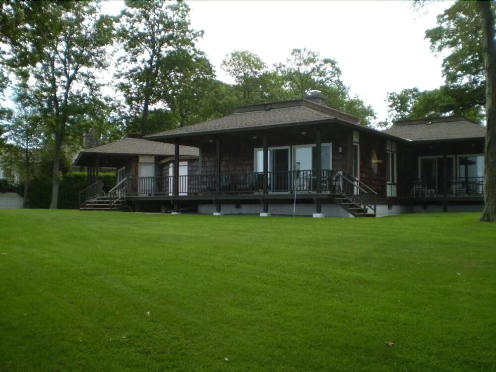 Dering Harbor Inn