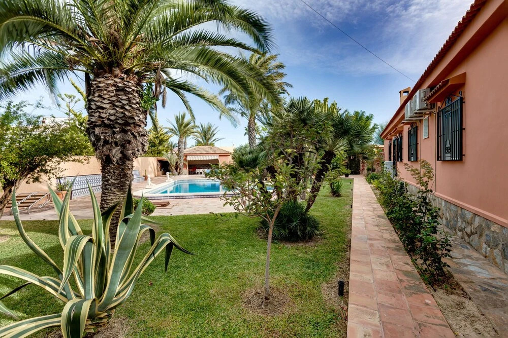 Charming Villa in Torrevieja with Private Pool