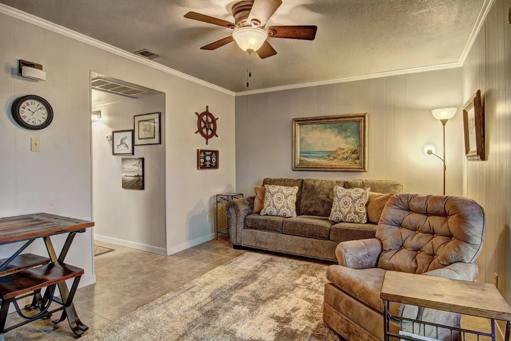 Live, Laugh, Love 1 Bedroom Condo by Redawning