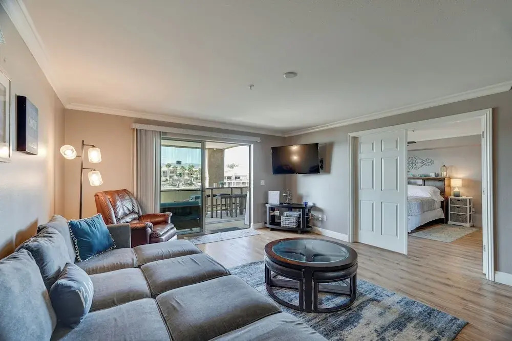 Waterfront Condo w/ Pool Access in Lake Havasu