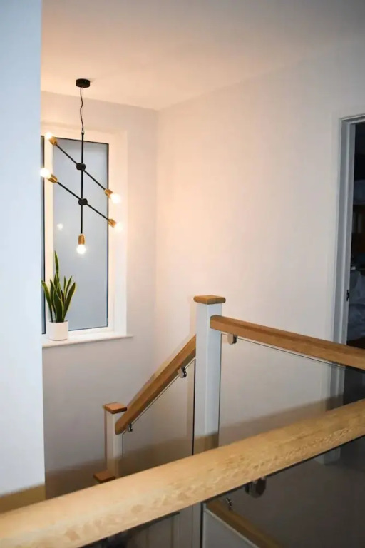 Spacious 5 Bedroom Home Near the Beach With Parking