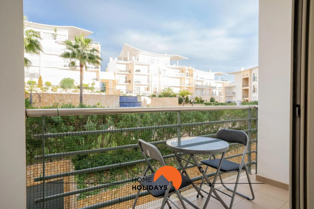 #004 Amazing T2 with seaview and pool 900m beach