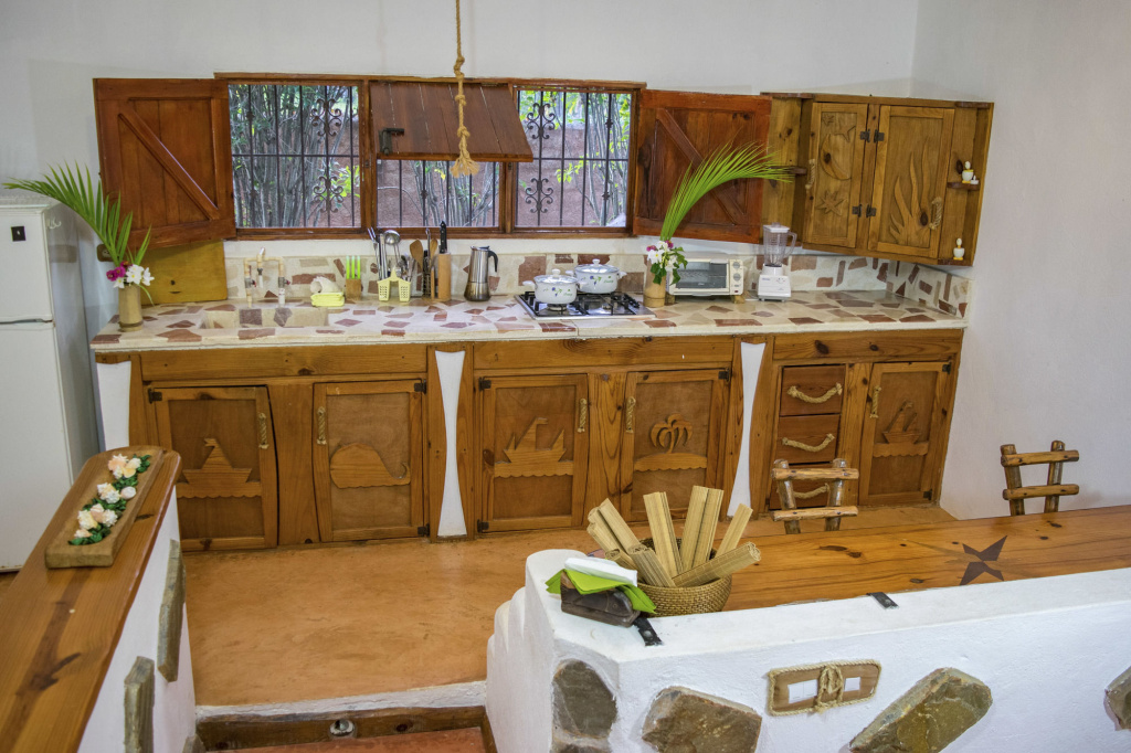 CHALET TROPICAL Hotel & Pool Bar Restaurant