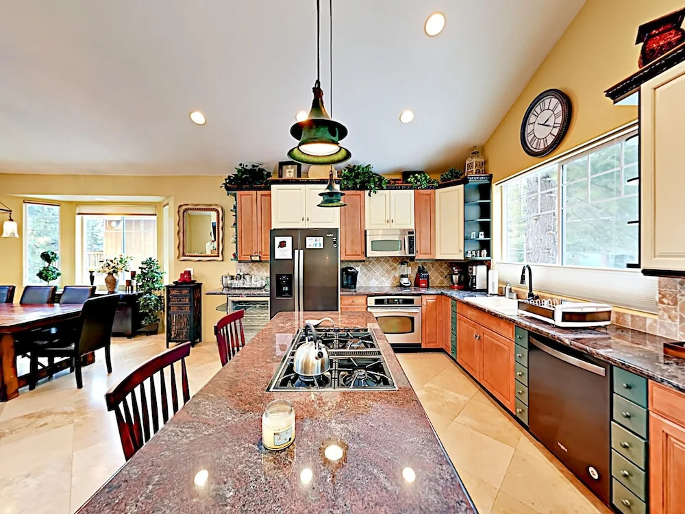Beautiful Newer - 4 Br Home