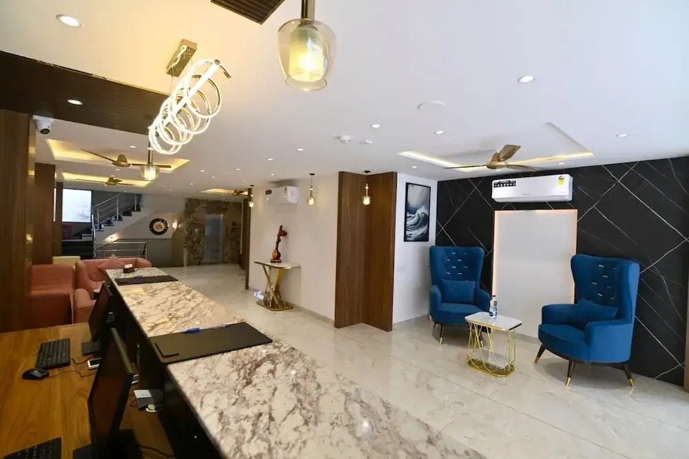 Carry Plus Hotel