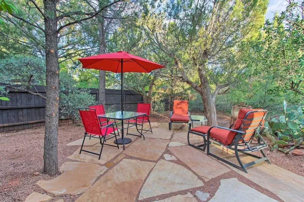 Romantic Sedona Suite w/ Patio < 1 Mi to Trails