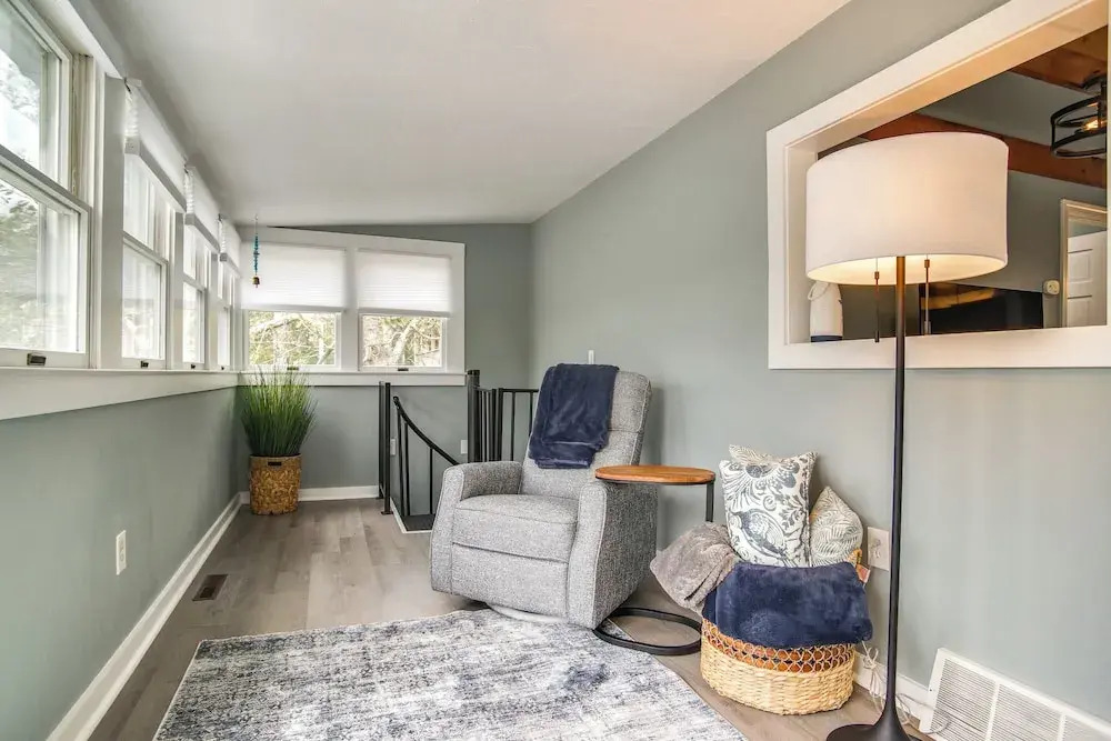 Swim & Fish On-site! Waterfront Cape Cod Cottage