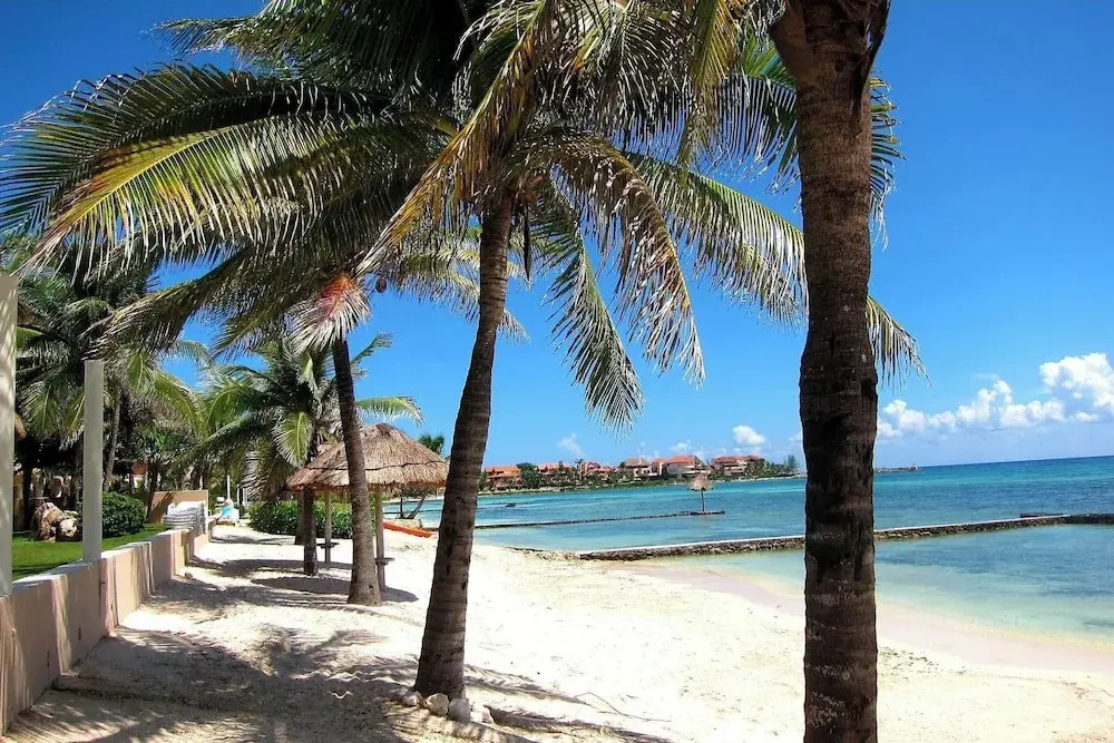Lagoon Front Infinity Pool Paddleboard And Fun Puerto Aventuras