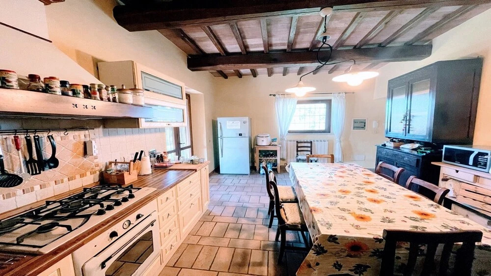 "slps 10 in 5 Bedrms + 5 Bathrms. Detached Villa With Play Area. Walk to Todi"