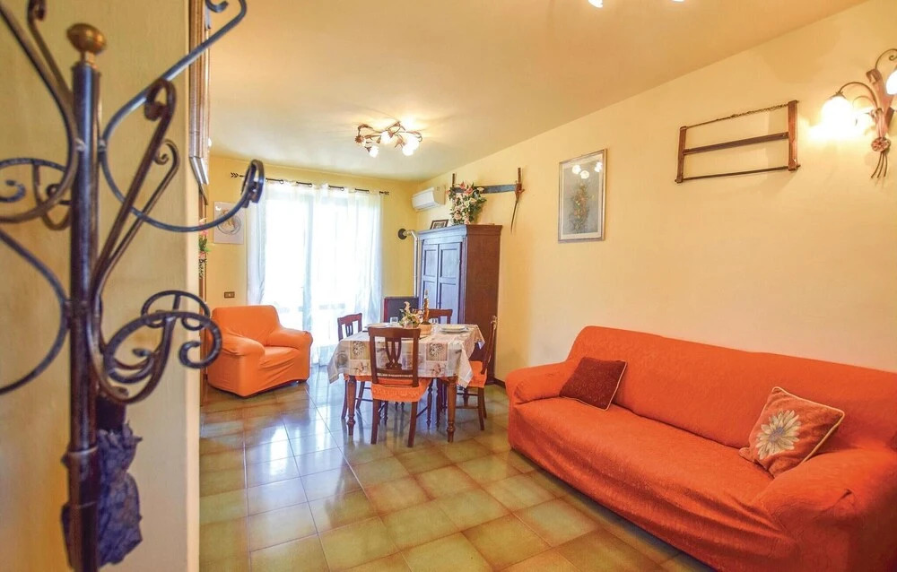 3 Bedroom Cozy Home In Camaiore