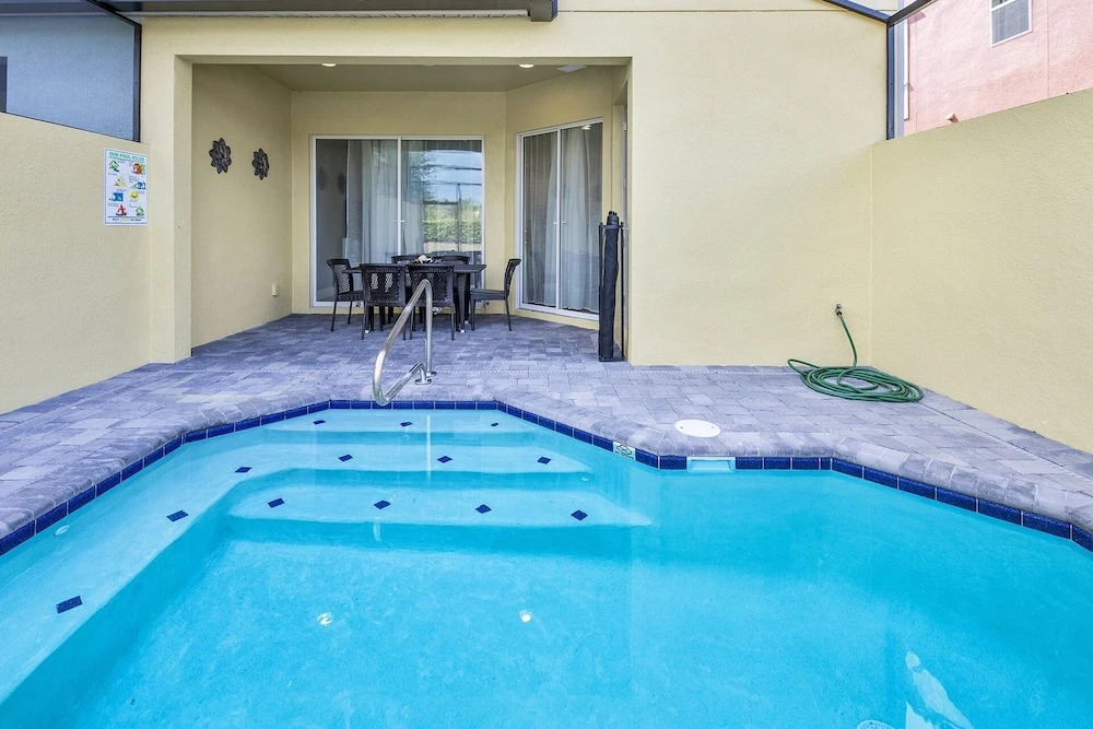 134fr 5 Bedroom Townhouse