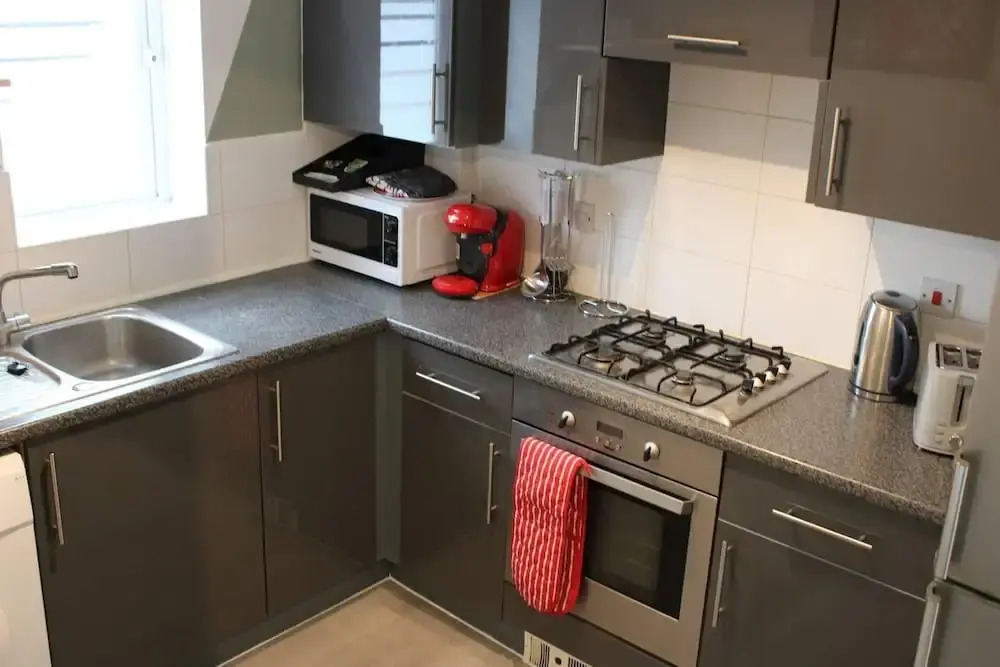 Apartment - Sleeps 4 - Garden - Parking
