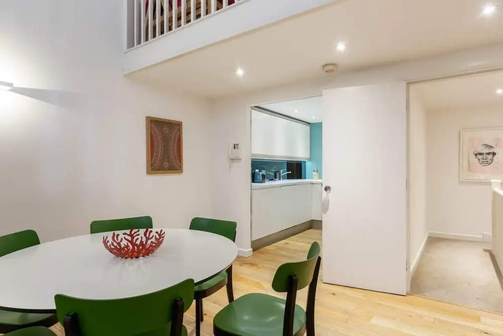 Bright & Beautiful Two Bedroom Apartment, Sleeps 4