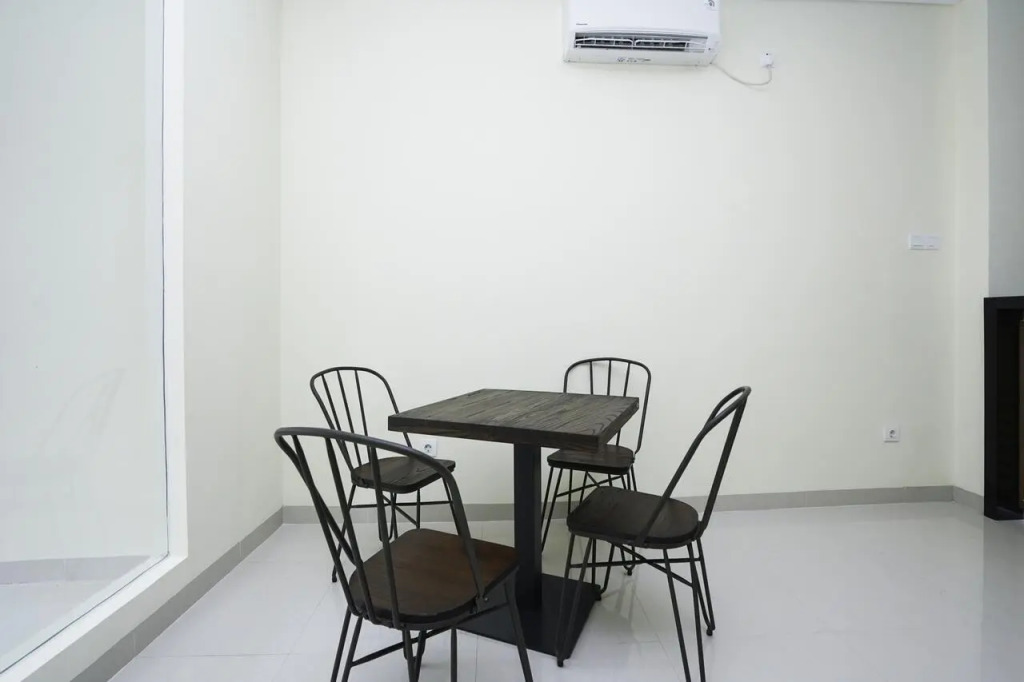 OYO 1428 miko capsule hotel