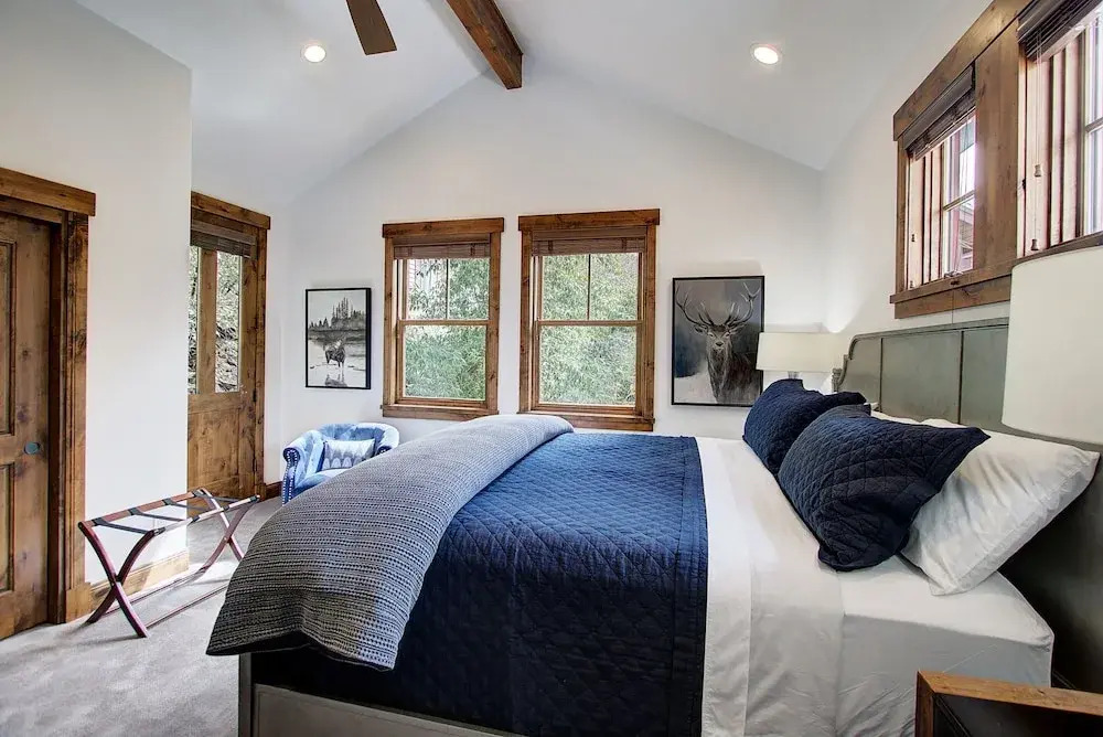 Modern 5bdr Right off Main Street w/ Hot Tub Main Street Escape by Avantstay