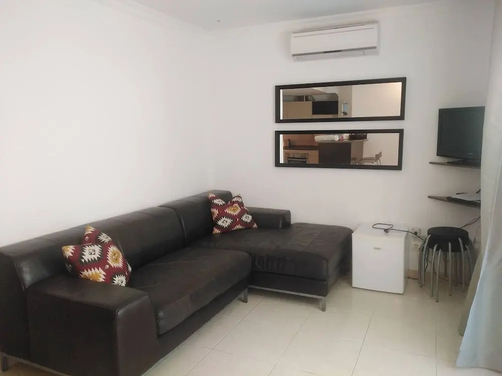 2 Bed Gf Apt Near Puerto Banus