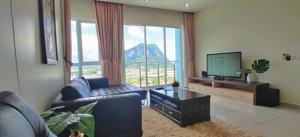 Suites at The Haven Lakeside by Plush