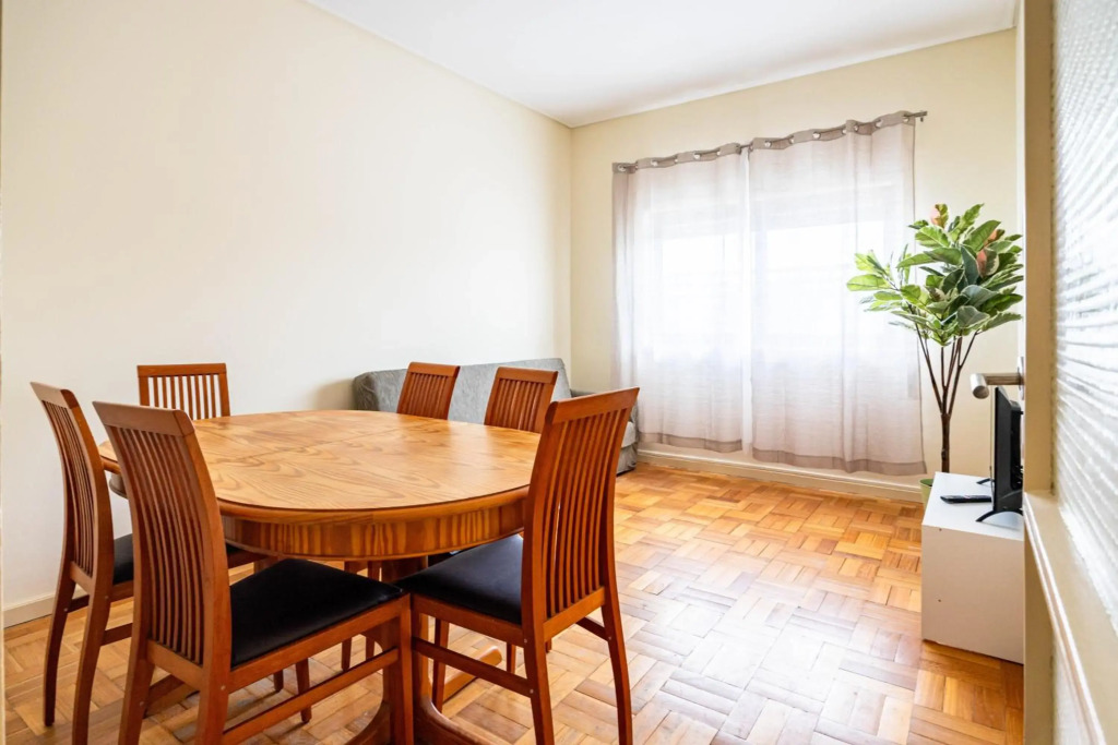 Convenient 3-Bedroom Apartment next to Bom Sucesso