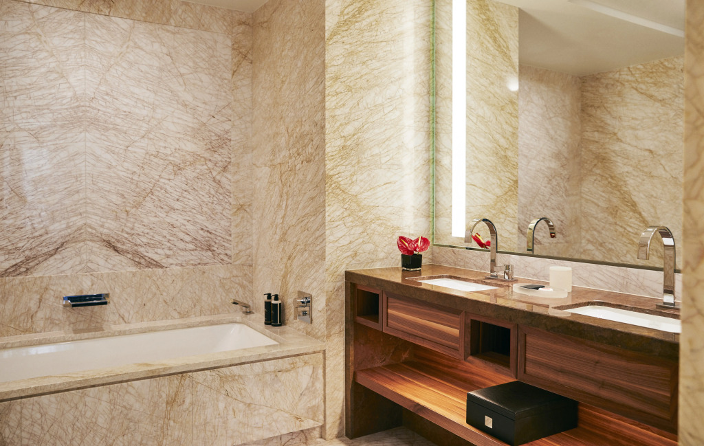 Отель Four Seasons Hotel Madrid