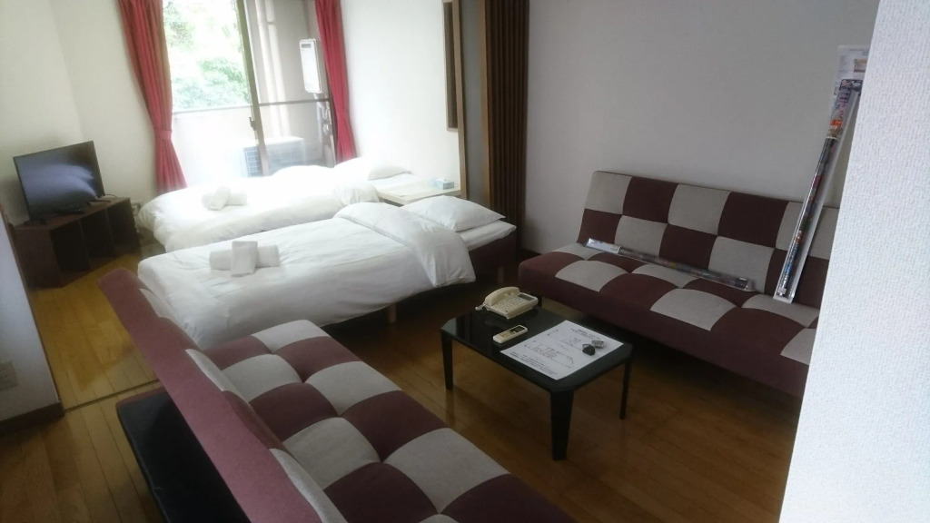 PINE TREE HOTEL