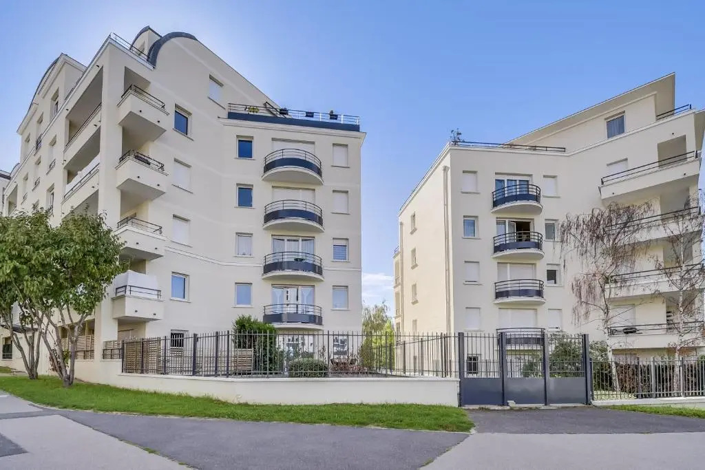 Chic apart with parking and balcony