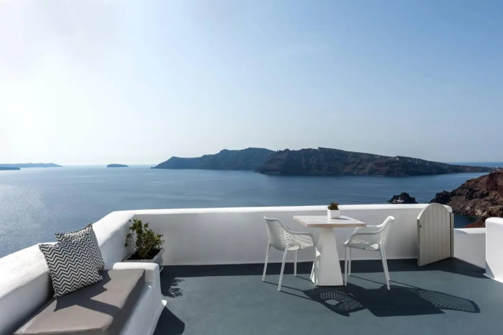 La Perla Villas and Suites